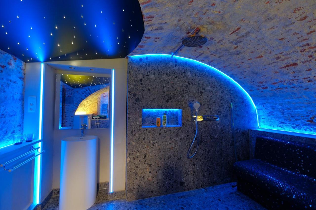 Secret Jacuzzi Mons - Parking Prive Gratuit住宿加早餐旅馆 外观 照片